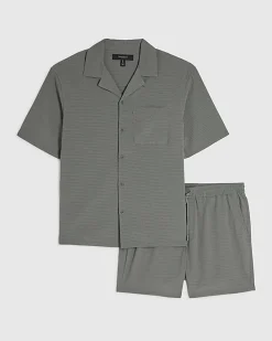Green Regular Fit Textured Short Sleeve Shirt